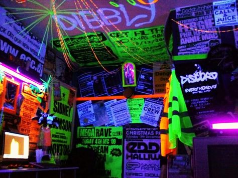 Rave Bedroom #hardstyle #bionic #htid #uv #neon #bedroom #blacklight Rave Apartment, Rave Bedroom, Neon Green Bedroom, Hardstyle Aesthetic, Black Light Bedroom, Green Gothic Bedroom, Neon Bedroom Aesthetic, Blacklight Bedroom, Rave Room