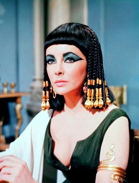 Funky Vintage Hairstyles that were the Epitome of Cool in their Day Cleopatra Make-up, 60’s Makeup, Cleopatra Makeup, Elizabeth Taylor Cleopatra, Egyptian Makeup, 60s Makeup, Movie Makeup, Vintage Halloween Costume, Character Makeup