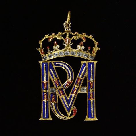 Tudor Jewelry, Name Dp, Monogram Pendant, S Monogram, Gold Monogram, Ancient Artifacts, Victoria And Albert, Victoria And Albert Museum, Deep Colors