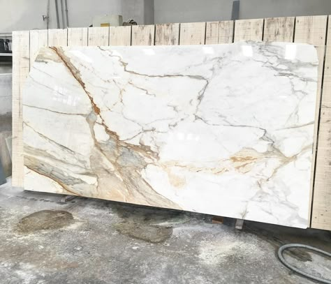 Calcutta Gold Quartz Countertops, Calacatta Gold Quartz, Stone Countertops Kitchen, Barn Kitchen, Quartz Kitchen Countertops, Quartzite Countertops, Kitchen Remodel Design, Quartz Kitchen, Kitchen Design Trends