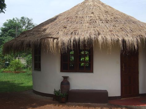 Tiny House Appliances, Earth Bag Homes, Earthship Home, Mud House, Natural Homes, Cob House, Earth Homes, Thatched Roof, Natural Building