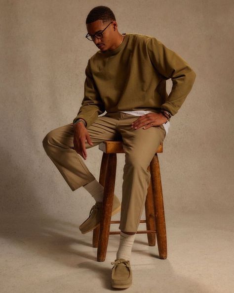 jordan poole Brown Clarks Outfit Men, Wallabees Outfit Men, Clarks Outfit, Clarks Wallabees Men, Khaki Pants Outfit Men, Wallabees Outfit, Men Vintage Style, Khaki Pants Outfit, Khakis Outfit