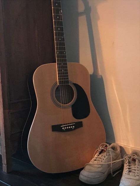 Gutair Aesthetic Acoustic, Guitar Acoustic Aesthetic, Aesthetic Acoustic Guitar, Gutair Aesthetic, Patrick Feely, Acoustic Guitar Photography, Guitar Boy, Jean Valjean, Guitar Obsession