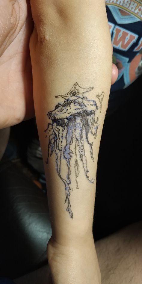 Tattoo jellyfish Tattoo Jellyfish, Torso Tattoos, Jellyfish Tattoo, Tattoo Inspo, Jellyfish, Tattoos For Women, Tatting, Henna, Tattoo Ideas