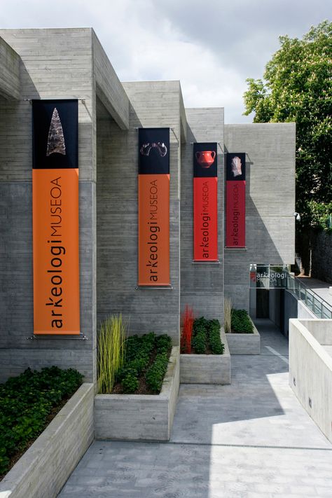 ARCHEOLOGY MUSEUM Bilbao on Behance Building Signage, Museum Branding, Museum Exhibition Design, Wayfinding Design, Exterior Signage, Signage System, Outdoor Signage, Environmental Graphic Design, Wayfinding Signage