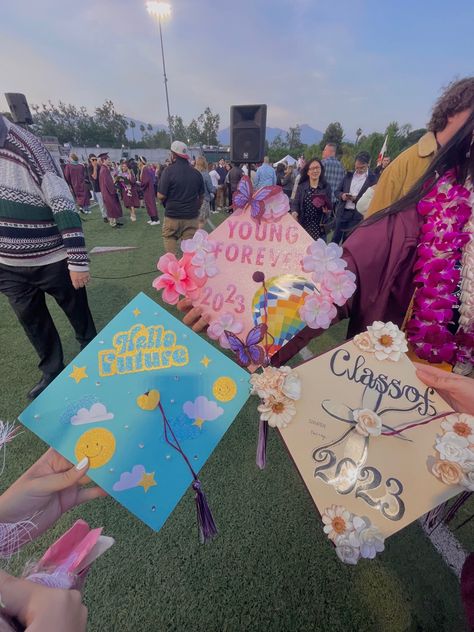 Kdrama Graduation Cap, Grad Cap Ideas Kpop, Nct Graduation Cap, Haikyuu Graduation Cap, Seventeen Graduation Cap, Kpop Grad Cap, Bts Graduation Cap Ideas, Kpop Graduation Caps, Kpop Graduation