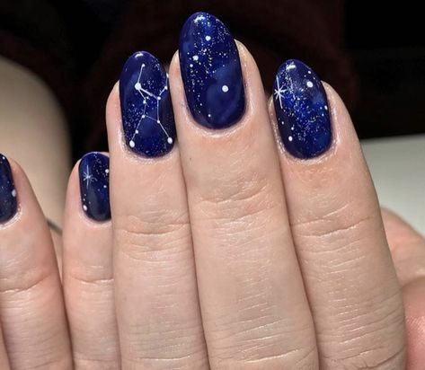 Nail Art Designs Moon And Stars, Blue Space Nails, Nails Acrylic Navy Blue, Nail Designs Dark Blue, Astronomy Nails, Night Sky Nails, Blue Star Nails, Starry Night Nails, Navy Nail Art