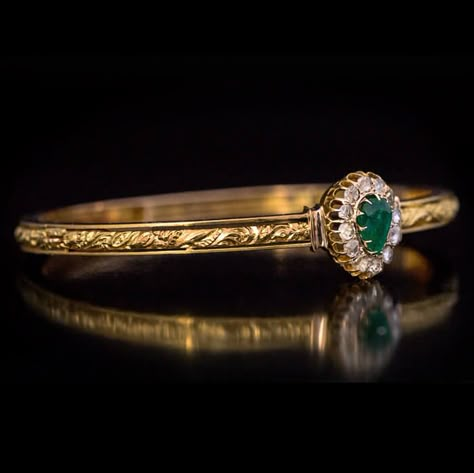 Antique Emerald Diamond Chased Gold Bangle Bracelet - Antique Jewelry | Vintage Rings | Faberge Eggs Victorian Gold Jewelry, Victorian Jewelry Indian, Victorian Jewellery Designs, Antique Gold Bangles Design, Emerald Bangles, 14k Gold Bangle Bracelet, Antique Gold Bracelet, Beautiful Gold Rings, Victorian Bracelet