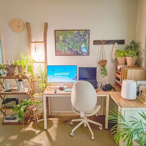 Corner Desk Setup Aesthetic, Cozy Gamer Setup, Cozy Pc Setup, Cozy Gaming, Cozy Desk, Cozy Office, Cozy Home Office, Office Room Decor, Bedroom Setup