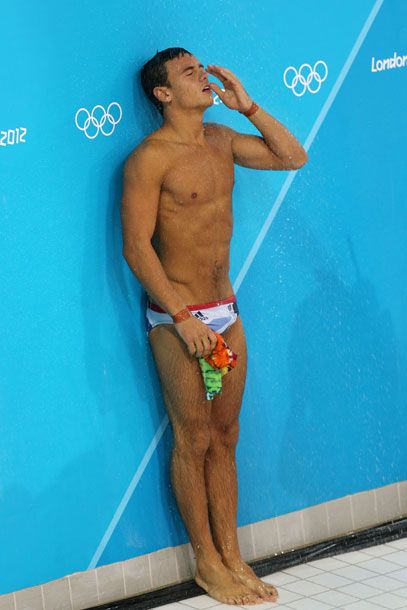 The Male Olympian Nudity Index -- The Cut Olympic Athletes Men, Tom Daley Diving, Olympic Divers, Adonis Belt, Torso Muscles, Sam Heughan Gay, Male Swimmers, High Dive, Olympic Swimmers