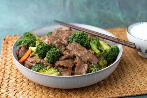 Beef & Broccoli (牛肉炒西蘭花) | Made With Lau Made With Lau, Eggplant With Garlic Sauce, Chinese Beef And Broccoli, Broccoli Vegetable, Healthy Chinese Recipes, Chinese Bbq Pork, Beef Marinade, Beef Broccoli, Pan Fried Salmon