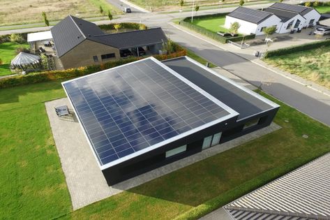 A roof made of solar modules What Is Solar Energy, Solar Panels Roof, Rooftop Terrace Design, Energy Efficient Windows, Solar Module, Solar Roof, Solar House, Solar Wind, Energy Efficient Homes