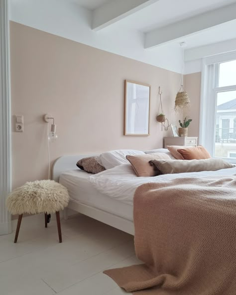 Shades Of Pink Bedroom, Bedrooms Design Modern, Light Color Bedroom, Wall Color Combinations Living Rooms, Pink Adult Bedroom, Colour Schemes Green, Pink And Beige Bedroom, Adult Pink Bedroom, Pink Bedroom Walls