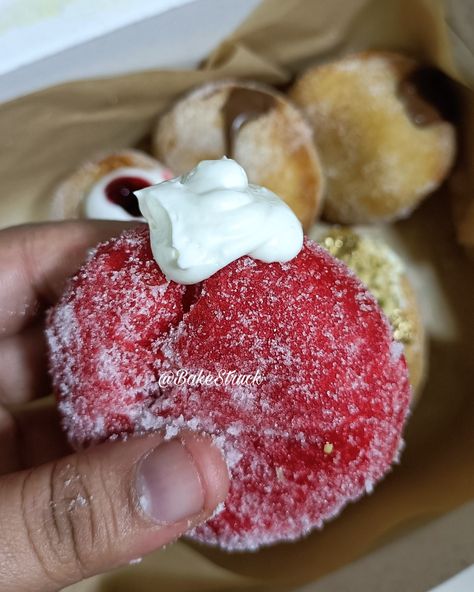 RED VELVET EGGLESS BOMBOLONIS 🤤🤤🤤 Bombolonis are Italian doughnuts. They are like a party in your mouth with their cottony soft fluffy outer and gooey molten centre. Bomboloni literally translates as big bombs which is such a perfect name for the big round Italian doughnuts with an irresistible filling causing a delicious explosion in your mouth! 🤤 12 different flavours to choose from! 🤤 Introductory offer: delivery free all over Ghatkopar and Chembur! 😍 Delivery available all over Mumbai Big Bomb, French Recipes, Fried Dough, French Food, Street Food, Mumbai, Red Velvet, Dough, Velvet