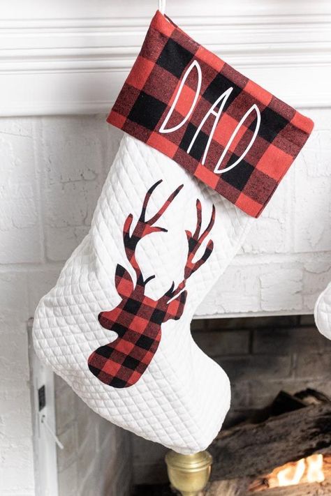 Christmas Stockings are such a fun concept! Learn to personalize Christmas stockings with your Cricut machine. Gifts Decoration Ideas, Christmas Stocking Svg, Cricut Christmas Gifts, Cricut Christmas Ideas, Red Stockings, Cricut Christmas, Free Svg Files, Christmas Gift Decorations, Christmas Stockings Personalized