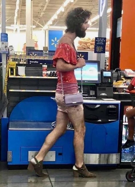 Wierd People, Weird People At Walmart, Funny Walmart People, Funny Walmart Pictures, Walmart Pictures, Walmart Funny, Funny People Pictures, Fashion Fails, Crazy Funny Pictures