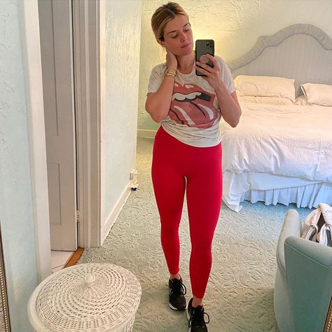 Daphne Oz Is ‘Down Nearly 50 Lbs.’ After Giving Birth to Her Fourth Child Masterchef Junior, Daphne Oz, Pregnancy Safe Workouts, Running Marathon Training, Runner Problems, Hardcore Workout, Kayla Itsines, Trying To Get Pregnant, Pregnancy Safe Products