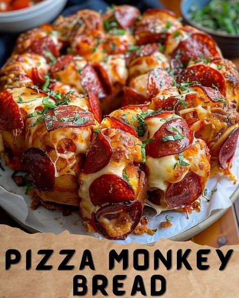 Pizza Monkey Bread Recipe, Food Recipes For Breakfast, Savory Rolls, Pizza Monkey Bread, Monkey Bread Recipe, Pizza Homemade, Yeast Recipes, Canned Biscuits, Appetizers Easy Finger Food