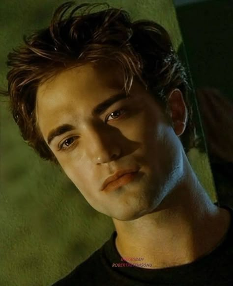 Edward Cullen Icon, Robert Pattinson Twilight, Robert P, Robert Douglas, Paddy Kelly, Twilight Edward, Twilight Photos, Hot Vampires, Twilight Film