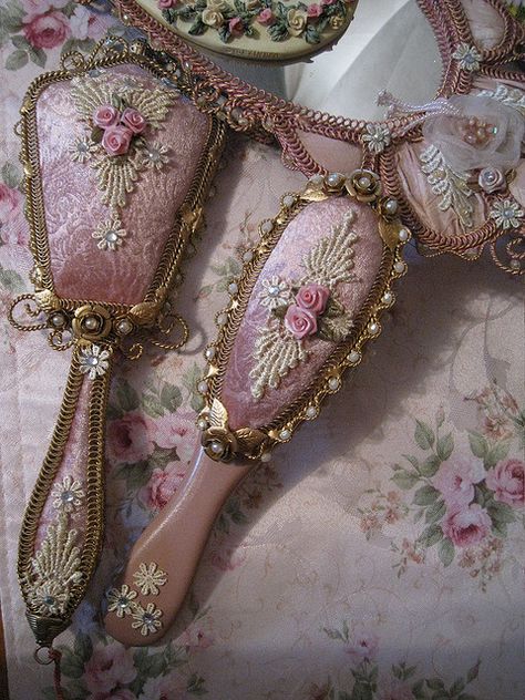 Handmade | Flickr - Photo Sharing! Victorian Vanity, Victorian Mirror, Estilo Shabby Chic, Antique Vanity, Vintage Brush, Dresser Sets, Victorian Decor, Mirror Set, Chatelaine