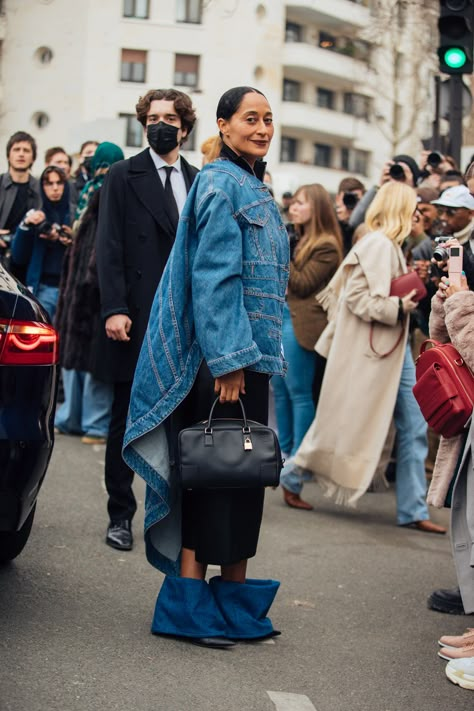 Denim Boots Outfit, How To Wear Denim Jacket, Spring Reset, Jean Boots, Fall Jackets Outfit, Style Californien, Denim Street Style, Outfit Ideas For Spring, Jean Jacket Outfits