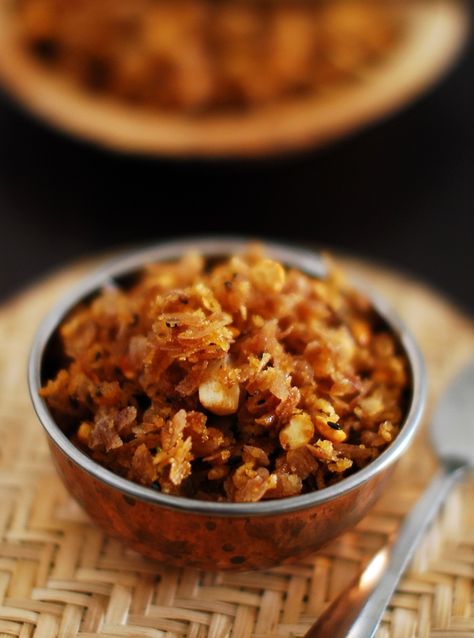 A traditional Kerala snack item made with beaten rice flakes (aval) coconut and jaggery Kerala Sweets, Snacks Savory, Kerala Snacks, Rice Flakes, Tea Snacks, Kerala Food, Indian Recipe, India Food, Tea Time Snacks