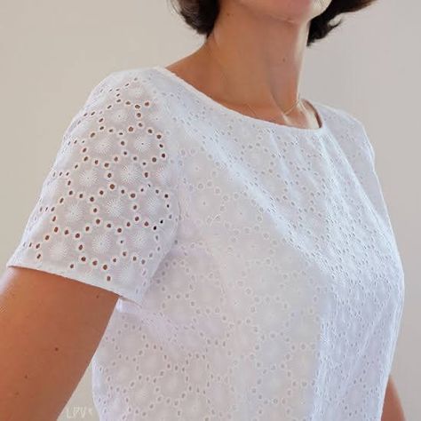 Couture Blouse, Blouse Simple, Cotton Lace Tops, Shirt Tutorial, Latest Blouse Designs Pattern, Lace Top Dress, Sewing Clothes Women, Ladies Blouse Designs, Pretty Blouses