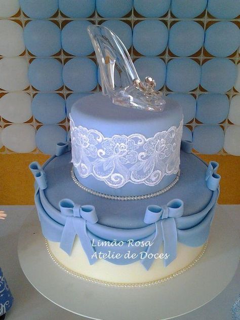 Torta zapato La Cenicienta Cinderella Party Cake, Sweet 16 Cinderella Theme, Cinderella Birthday Cake, Cinderella Sweet 16, Cinderella Quinceanera, Quince Cakes, Blue Sweet 16, Sweet 15 Party Ideas Quinceanera, Cinderella Theme