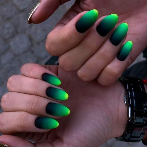 Black And Neon Ombre Nails, Nail Neon Colors, Acrylic Nails Black Ombre, Neon Nails With Black Design, Neon Nails Ombre, Trendy Neon Nails, Black Nails With Bright Colors, Ombre Nails Neon, Halloween Ombré Nails