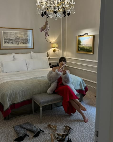 Lady in red ❤️ Thank you to the most beautiful hotel for the invitation @plaza_athenee 💌✨ Photo by my talented husband @photo.with.dali 📸🎞️ Hotel Photoshoot Ideas Models, The Plaza Hotel Aesthetic, Hotel Room Fashion Shoot, Hotel Photoshoot Ideas Instagram, Hotel Room Pose Ideas, Hotel Photoshoot Aesthetic, Hotel Room Picture Ideas Instagram, Hotel Picture Ideas, Hotel Picture Ideas Instagram