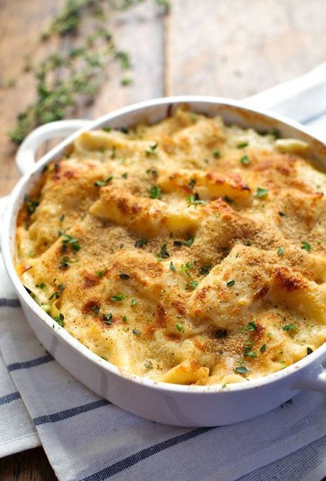 This Garlic Parmesan Chicken Lasagna Bake is made by quickly layering lasagna, chicken, peas, a creamy homemade sauce, and cheese. #dinnerrecipe #yum #chicken #recipe | pinchofyum.com Layering Lasagna, Baked Lasagna Recipe, Lasagna Bake, Lasagna Chicken, Chicken Peas, Creamy Garlic Parmesan Sauce, Seafood Lasagna, Baked Lasagna, Chicken Parmesan Casserole