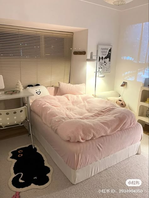 Cozy Romantic, Romantic Aesthetic, Dekorasi Kamar Tidur, Bedroom Style, Pinterest Room Decor, Bedroom Design Ideas, Redecorate Bedroom, Minimalist Room, Style Deco