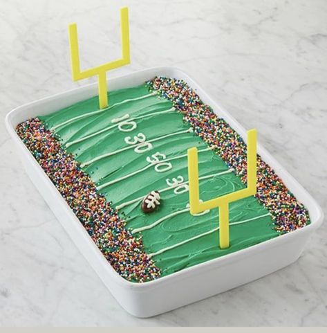 Football Party Cake Ideas, Football Bday Cake, Diy Football Cake, Easy Football Cake, Superbowl Decorations, Football Stadium Cake, Football Party Cake, Football Field Cake, Super Bowl Cake