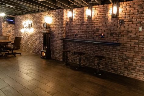 Man Cave Brick Wall, Steampunk Basement, Garage Game Room Ideas, Bourbon Room Ideas, Guy Office, Speakeasy Basement, Basement Makeover Ideas, Basement Pub, Garage Game Rooms