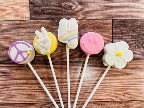 Groovy came pops Groovy Theme Cake Pops, Two Groovy Cake Pops, Groovy Cake Pops, Cake Ballerina, Neon Birthday Cakes, Groovy Cake, Groovy Theme, Hippie Birthday Party, Minnie Mouse Birthday Theme