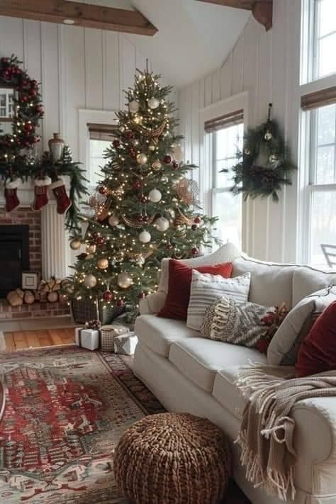 Christmas Home Aesthetic, Design Hacks, Cozy Christmas Decor, Christmas Apartment, Christmas Living Room, Christmas Decor Inspiration, Christmas Interiors, Christmas Themes Decorations, Have Inspiration