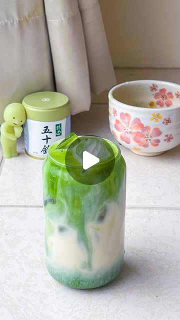 Bella - Vancouver Foodie on Instagram: "a good base recipe for a matcha latte that’s easy to adjust to your liking! 

🍵matcha latte ratios 
1 tsp matcha powder 
1 tsp honey (or sweetener of your choice) 
50 ml water (that’s not too hot) 
200 ml oat milk (or milk of your choice) 
ice 3/4 of your cup/mug 

* I love this base recipe because it’s so easy to adjust! Some days I want more matcha so I add 1.5 tsp or 2 tsp if I need the extra energy! Or I might want my latte sweeter so I add 2 tsp of honey. it’s easy to adjust to your liking 🍃

matcha isuzu from @marukyu.koyamaen_official 
matcha chasen bowl from @yamasan_oversea_sale 

#matcha #matchalatte #matcharecipe #matchalover #matchalove #matchamatcha #matchapowder #marukyukoyamaen #homecafe #cafeathome #matchacafe #plantbasedrecipes #te Marukyu Koyamaen, Matcha Milk Tea, Asian Drinks, Matcha Cafe, Matcha Milk, Drinks Tea, Matcha Recipe, Dog Cafe, Matcha Powder