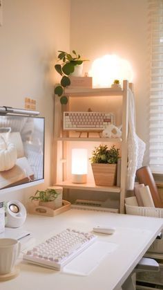 Small Desk Ideas, Tiny Office Space Ideas, Tiny Office Space, Home Office Minimalist, Small Office Layout, Office Space Ideas, Minimal Desk Setup, Small Office Interior Design, Neutral Office