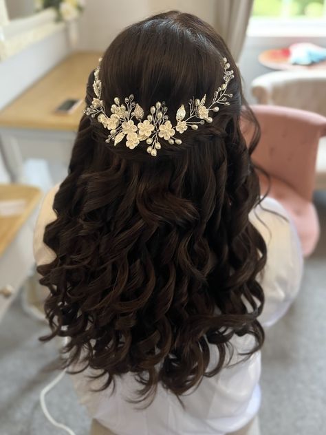 First Communion Hairstyles, Communion Hairstyles, Hair Style On Saree, Hairstyle Examples, Engagement Hairstyles, Prom Hairstyle, Quince Hairstyles With Crown, Quinceanera Hairstyles, 2024 Prom