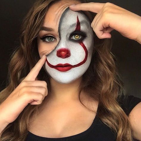 11+ Best Creepy Clown Makeup Ideas for Halloween Costume It Clown Makeup, Pennywise Halloween, Maquillage Halloween Simple, Halloween Makeup Kits, It Clown, Makeup Clown, Halloween Makeup Clown, Make Up Kits, Halloween Make-up Looks