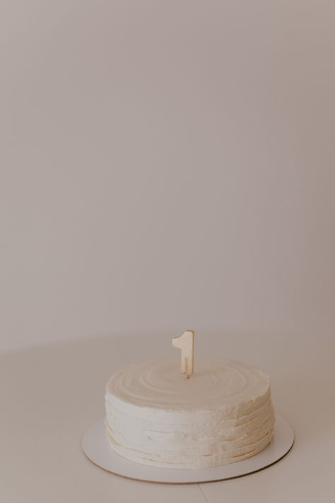 Small White Smash Cake, Minimal First Birthday Cake, Simple 1 Year Birthday Cake, Minimal Birthday Cake, 1 Year Party, Cake 1 Year, Birthday Cake Simple, 1 Year Cake, First Birthday Candle