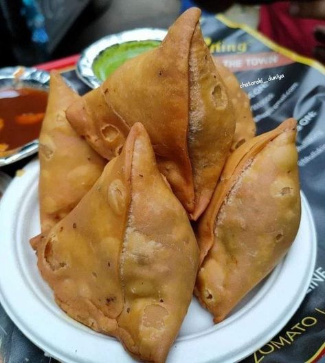 Samosa Pictures, Samosa Snap, Samosa Dough Recipe, Samosa Photography, Samosa Filling Recipe, Vegetable Samosa Recipe, Samosa Chaat Recipe, Samosa Dough, Cheese Samosa