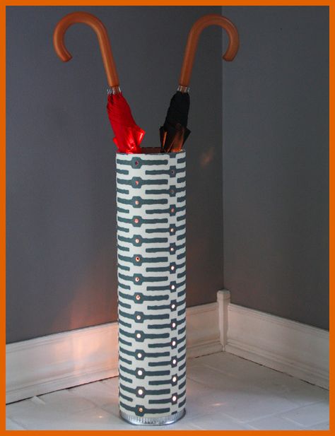 Make a PVC pipe umbrella stand - don't really care about the lighted part though Pvc Pipe Ideas, Diy Umbrella, Pvc Pipe Crafts, Pvc Pipe Projects, Pvc Projects, Diy Swimming Pool, Pipe Lighting, Pvc Pipes, Umbrella Holder