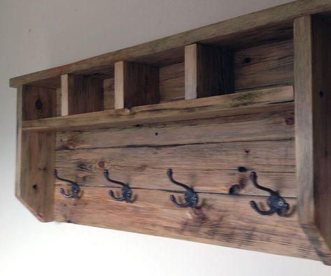 In this instructable I will show you how I made a farmhouse style coat hanger all from reclaimed pallet wood. This reclaimed pallet wood project is relatively simple to make ... Rustic Coat Rack, Decor Ikea, Into The Wood, Reclaimed Pallet Wood, Pallet Crafts, Diy Holz, Wood Project, Wood Pallet Projects, Style Coat