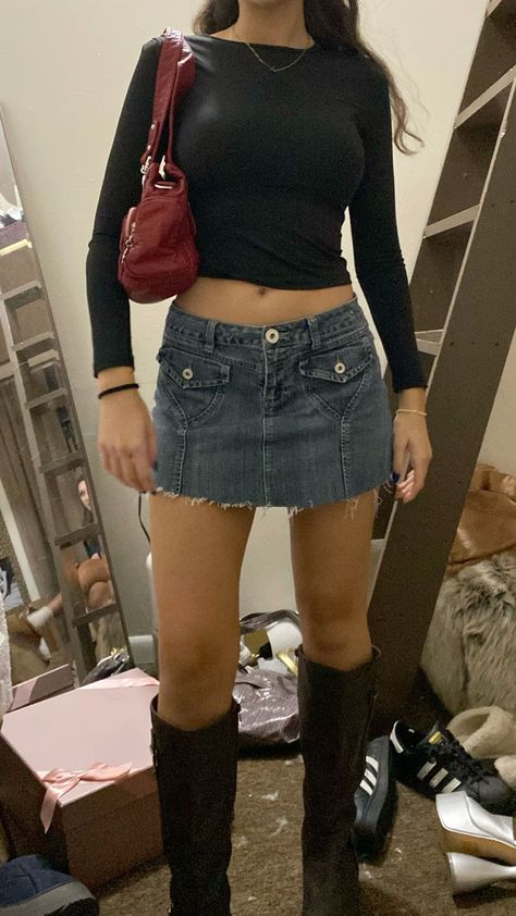 Dark Mini Skirt Outfit, Cute Outfits Going Out Casual, Womens Clothing Aesthetic, Cute Fall Outfits Boots, Jean Skirt Outfits Going Out, Boots Outfit For Women Fall, Outfits With Mini Denim Skirt, Outfit Inspo With Boots, Pinstriped Skirt Outfit