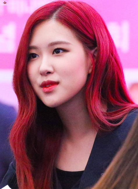 Rose Hair Blackpink, Makeup Looks Glam, Rosé Red Hair, Rosé Hair, Asian Makeup Looks, Rose Queen, Different Hair Colors, Rosé Aesthetic, Hair 2018