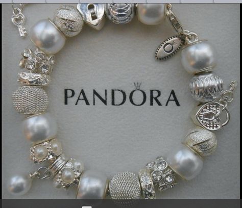 Pandora Pearl Bracelet, Pandora Bracelet White, White Pandora Bracelet, Pandora Pearl, Pearl Aesthetic, Pandora Bracelet Charms Ideas, Pandora White, School Edition, Hand Chain Jewelry