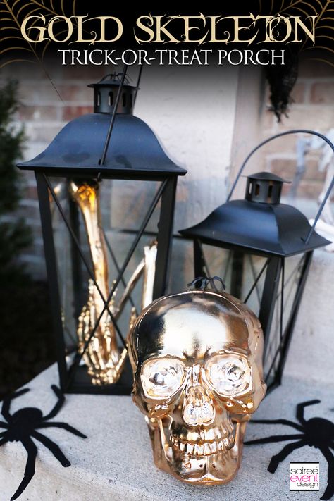 Gold Skeleton Halloween Porch #halloween #goldhalloween #halloweenporch Black And Gold Halloween Decor, Gold Halloween Decor, Glam Skeleton, Halloween Porch Ideas, Halloween Gala, Christmas Decorations Australian, Pretty Porches, Halloween Glam, Yule Crafts