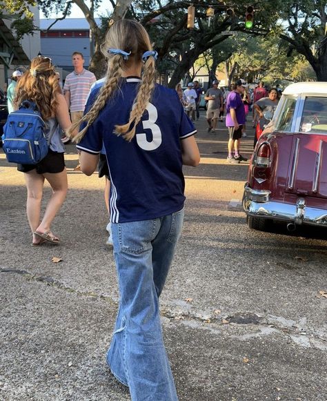 Humid Outfit Summer, Spring Outfits 2024 Street Style, Danielle Haim, Active Outfits, Cool Fits, Mode Inspo, Mode Vintage, Looks Style, Mode Inspiration