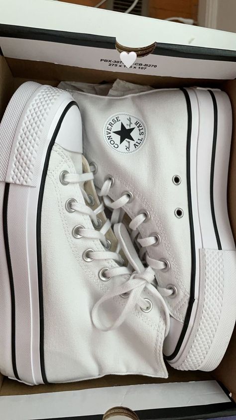 Cute Converse, Trendy Shoes Sneakers, Dr Shoes, Pretty Shoes Sneakers, نظارات شمسية, White Converse, Shoe Inspo, Aesthetic Shoes, Swag Shoes